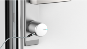 Las Cerraduras Inteligentes Smart Lock funcionan mediante un Smartphone, entrando en la aplicación puedes abrir la puerta sin necesidad de hacer uso de la llave.