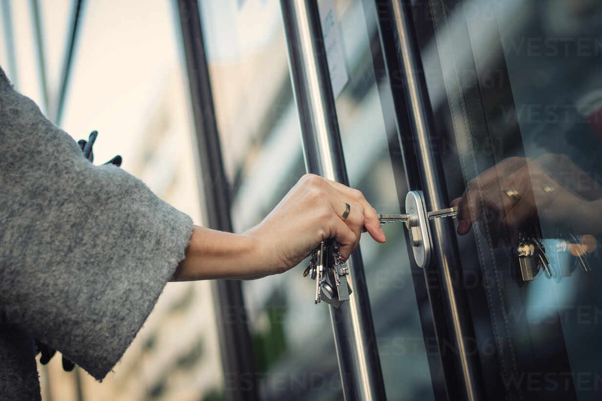seguridad puerta comunidad